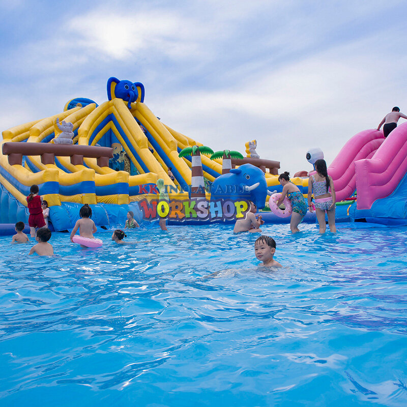 Vue de la piscine à vagues du PORO WATERPARK